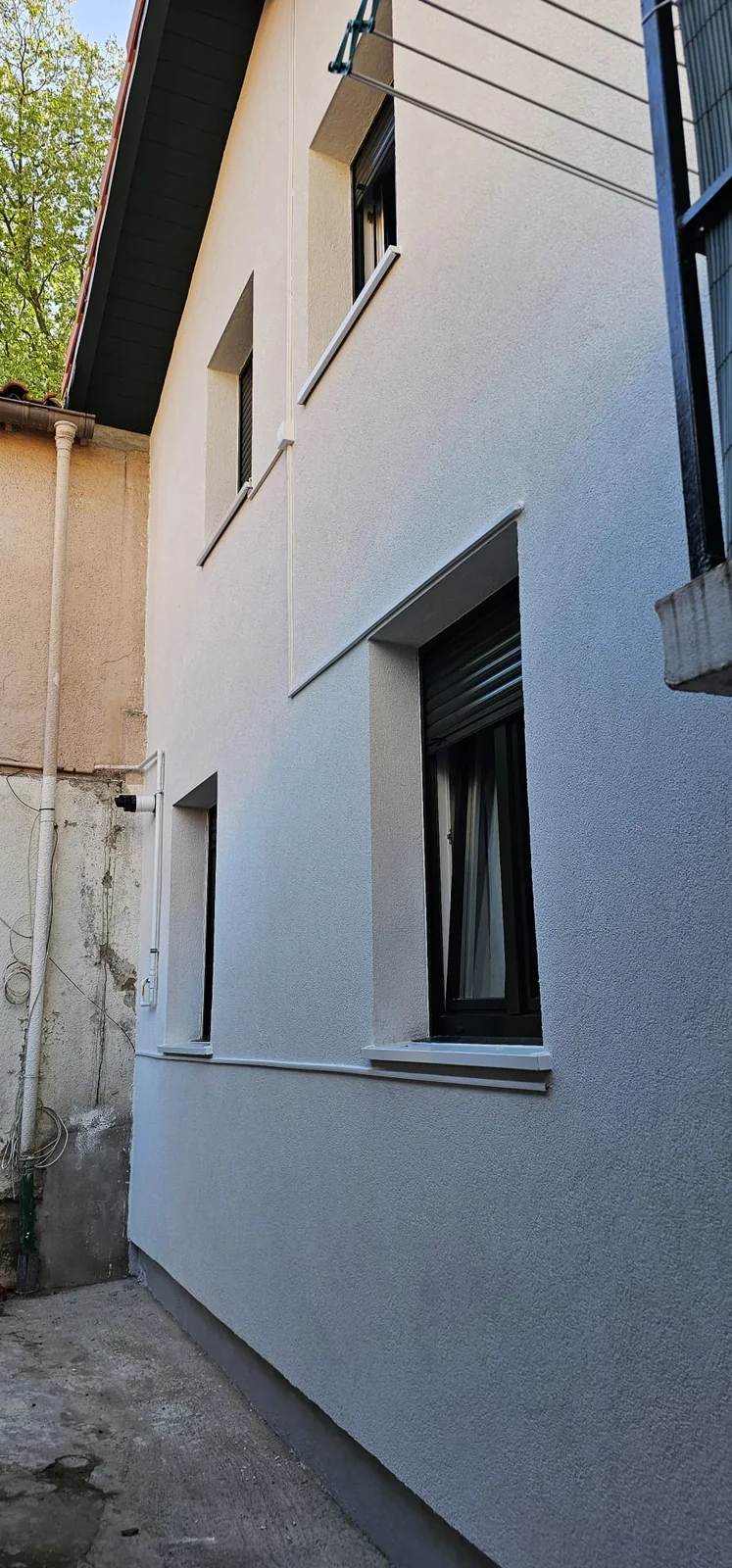 Entrada de vivienda tras reforma exterior